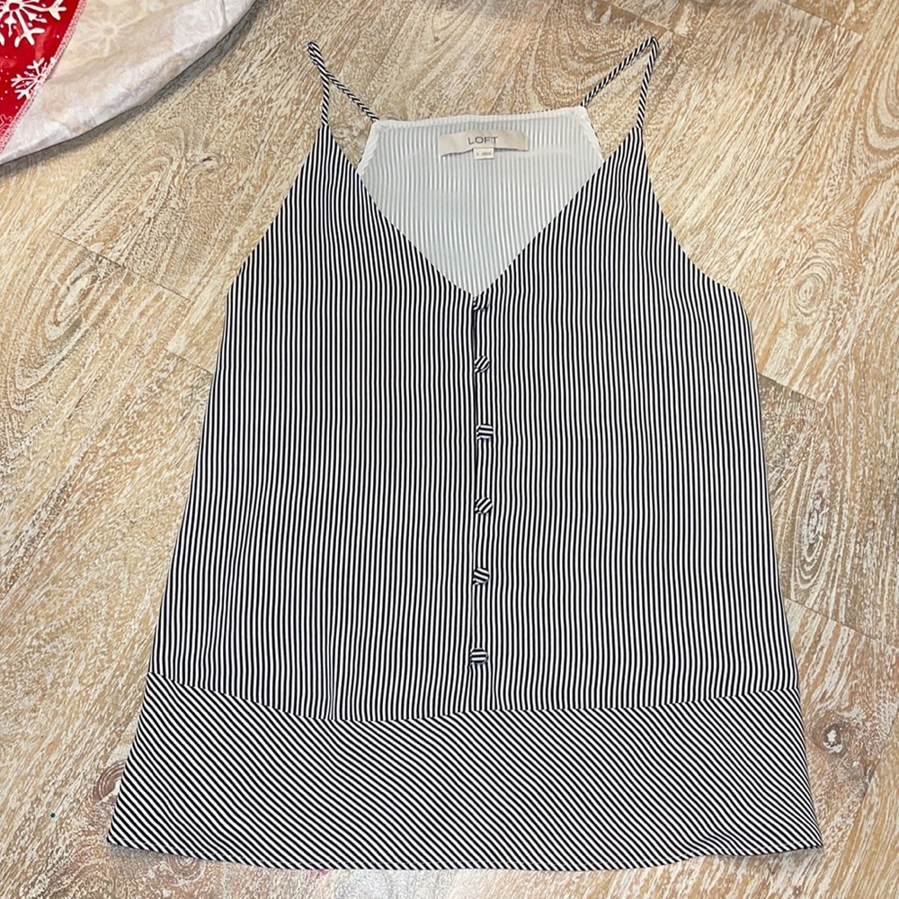 Black & white striped flowing tank top in excellent condition! Size Small - Picture 1 of 4